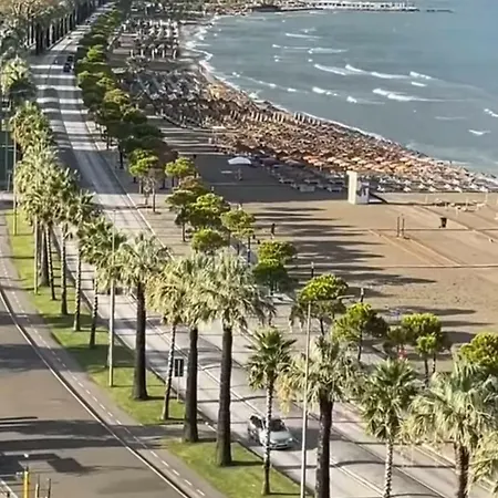 Daire Alti Beachfront Apartments Avlonya